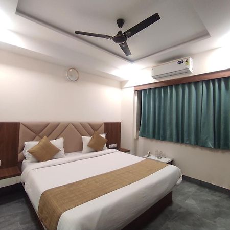 Hotel Earth Inn, Subhash Bridge, Rto Circle, Ahmedabad Ngoại thất bức ảnh