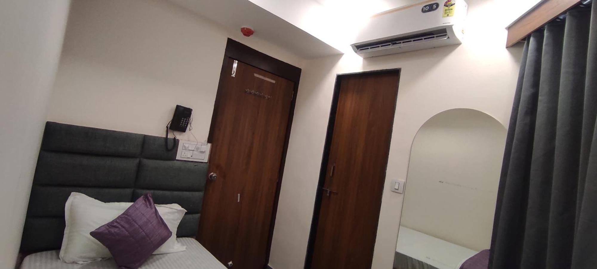 Hotel Earth Inn, Subhash Bridge, Rto Circle, Ahmedabad Ngoại thất bức ảnh