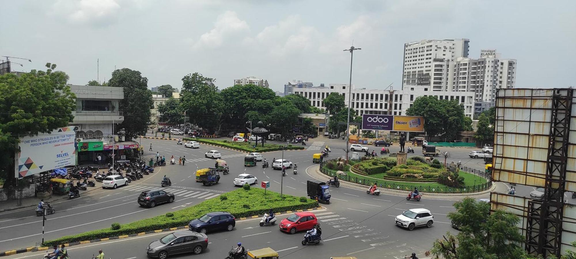 Hotel Earth Inn, Subhash Bridge, Rto Circle, Ahmedabad Ngoại thất bức ảnh