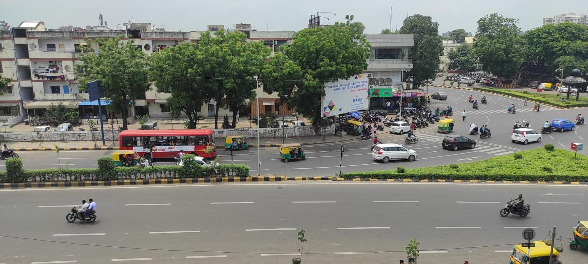Hotel Earth Inn, Subhash Bridge, Rto Circle, Ahmedabad Ngoại thất bức ảnh