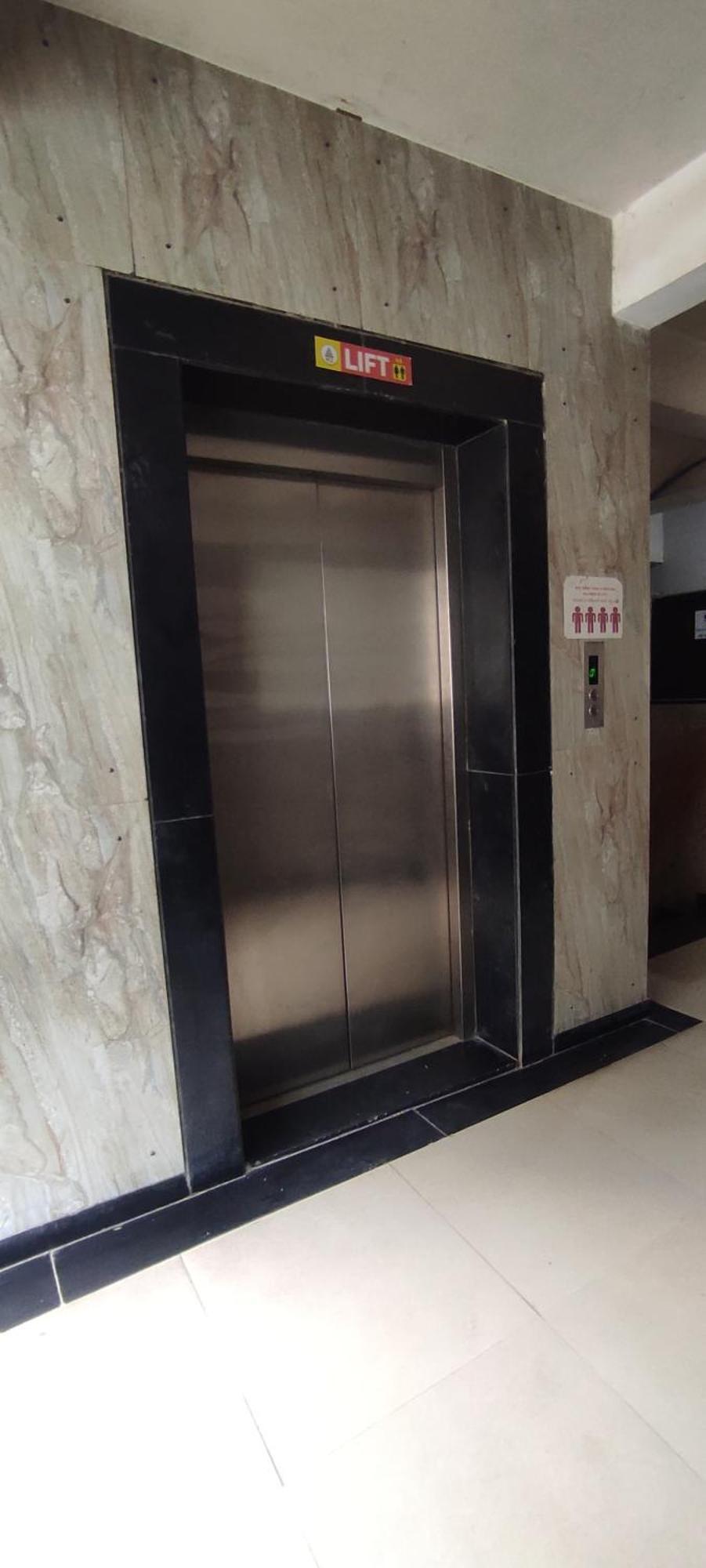 Hotel Earth Inn, Subhash Bridge, Rto Circle, Ahmedabad Ngoại thất bức ảnh