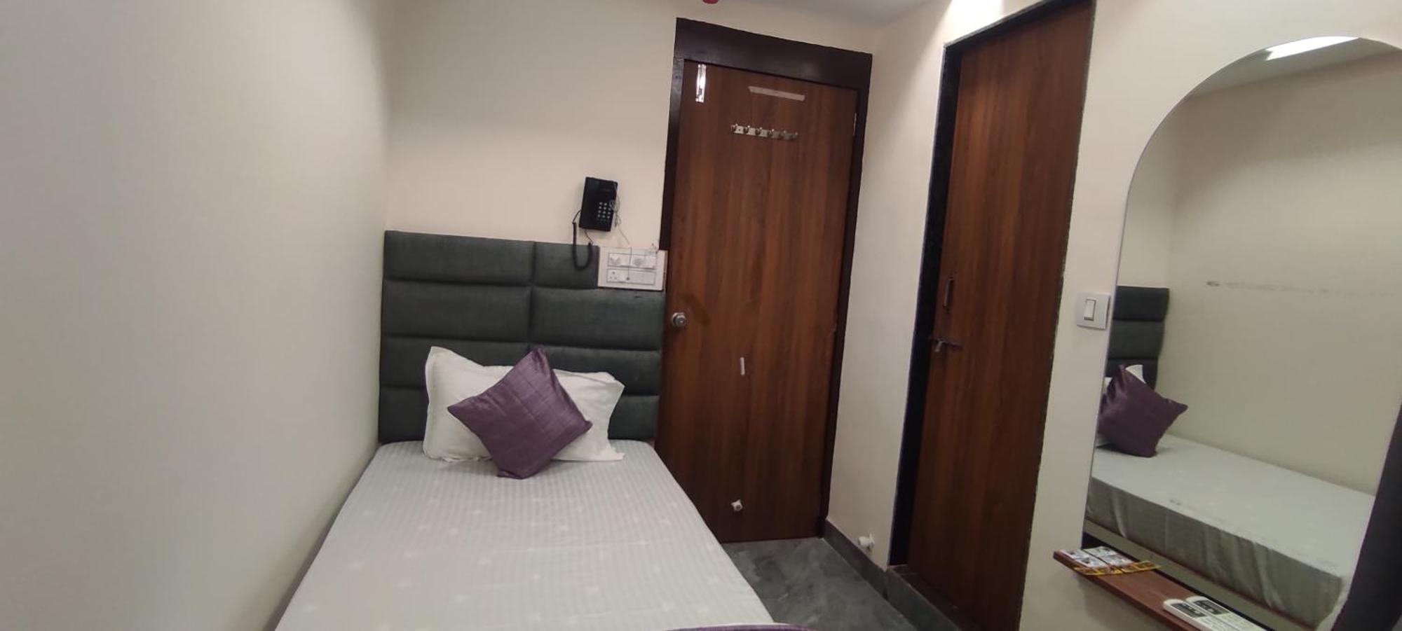 Hotel Earth Inn, Subhash Bridge, Rto Circle, Ahmedabad Ngoại thất bức ảnh