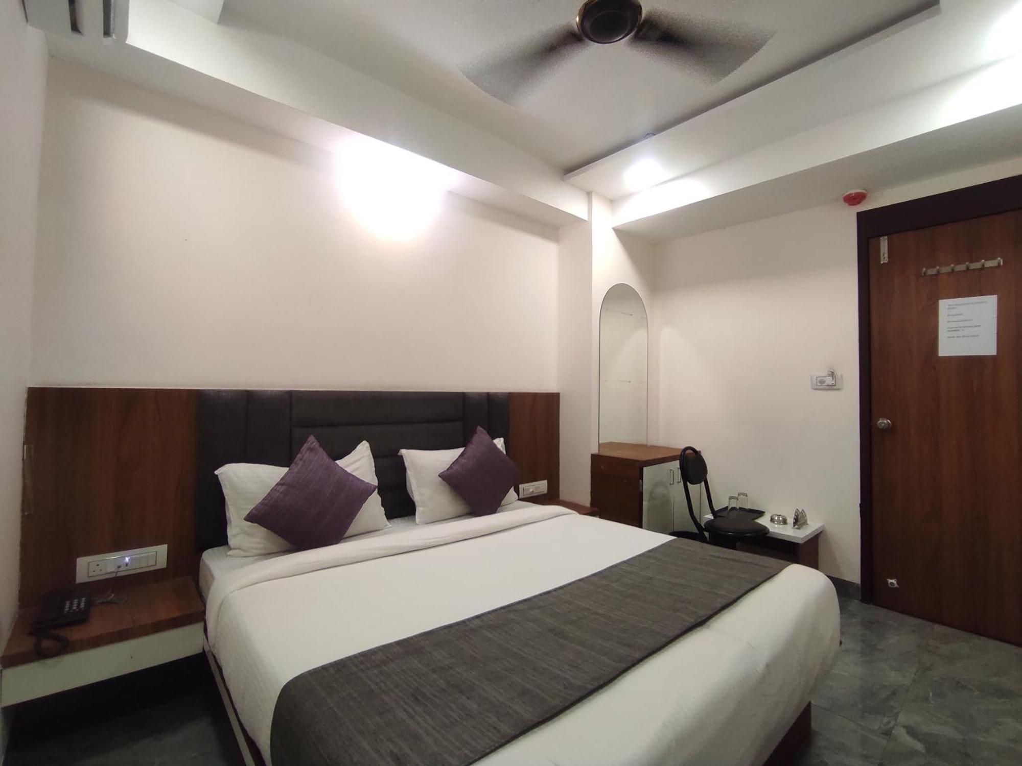 Hotel Earth Inn, Subhash Bridge, Rto Circle, Ahmedabad Ngoại thất bức ảnh