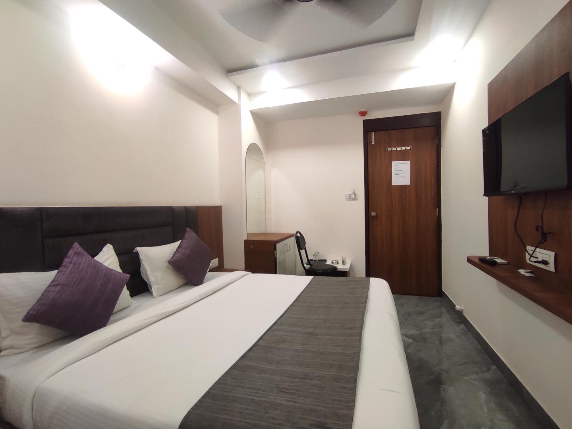 Hotel Earth Inn, Subhash Bridge, Rto Circle, Ahmedabad Ngoại thất bức ảnh