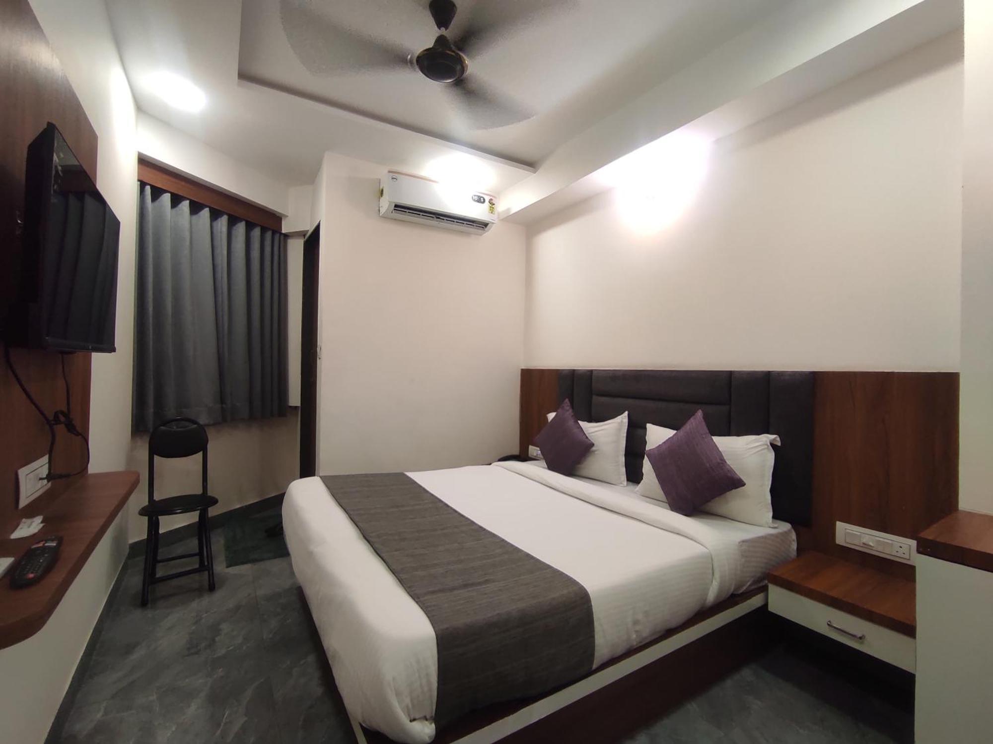 Hotel Earth Inn, Subhash Bridge, Rto Circle, Ahmedabad Ngoại thất bức ảnh