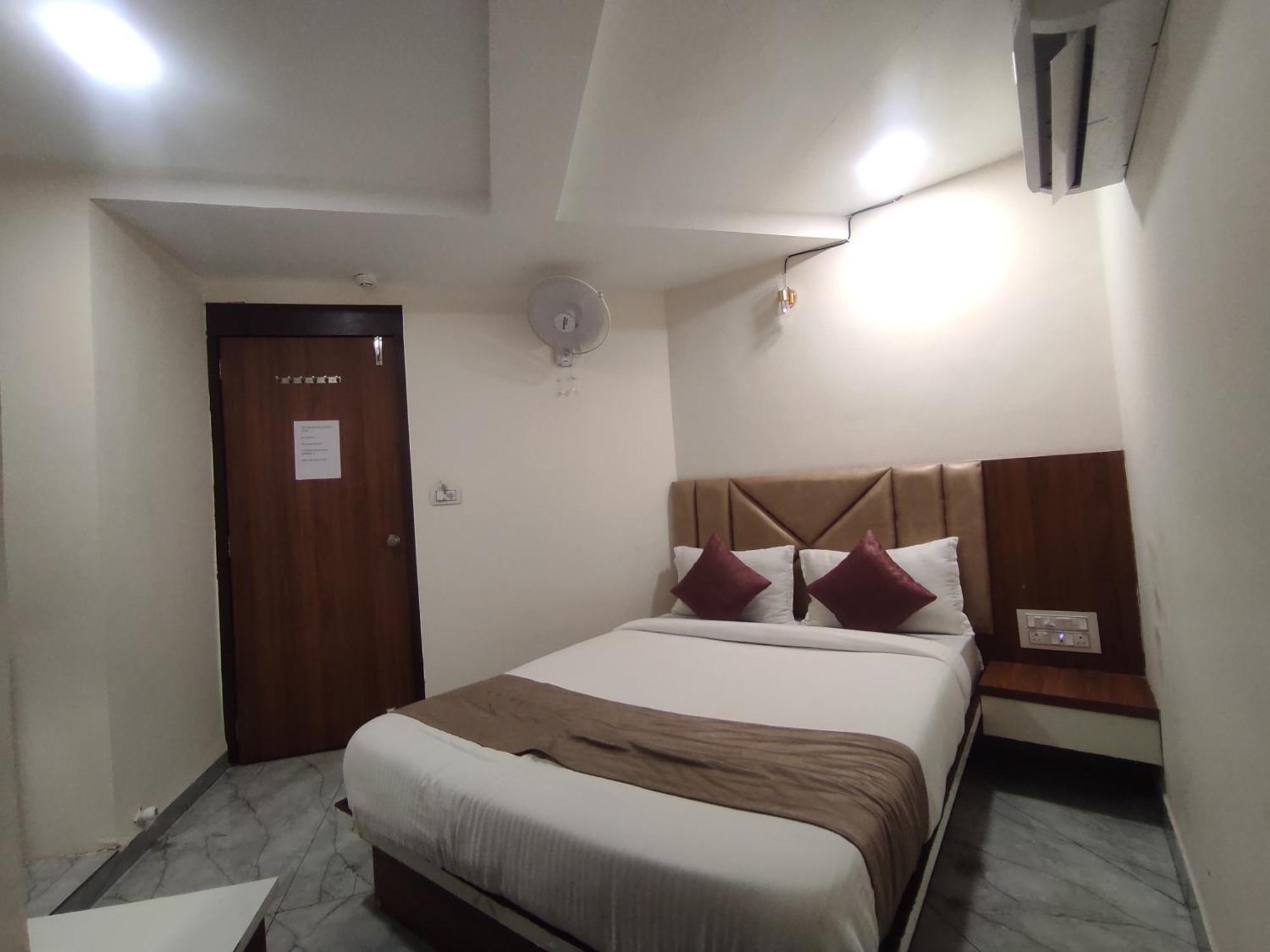 Hotel Earth Inn, Subhash Bridge, Rto Circle, Ahmedabad Ngoại thất bức ảnh