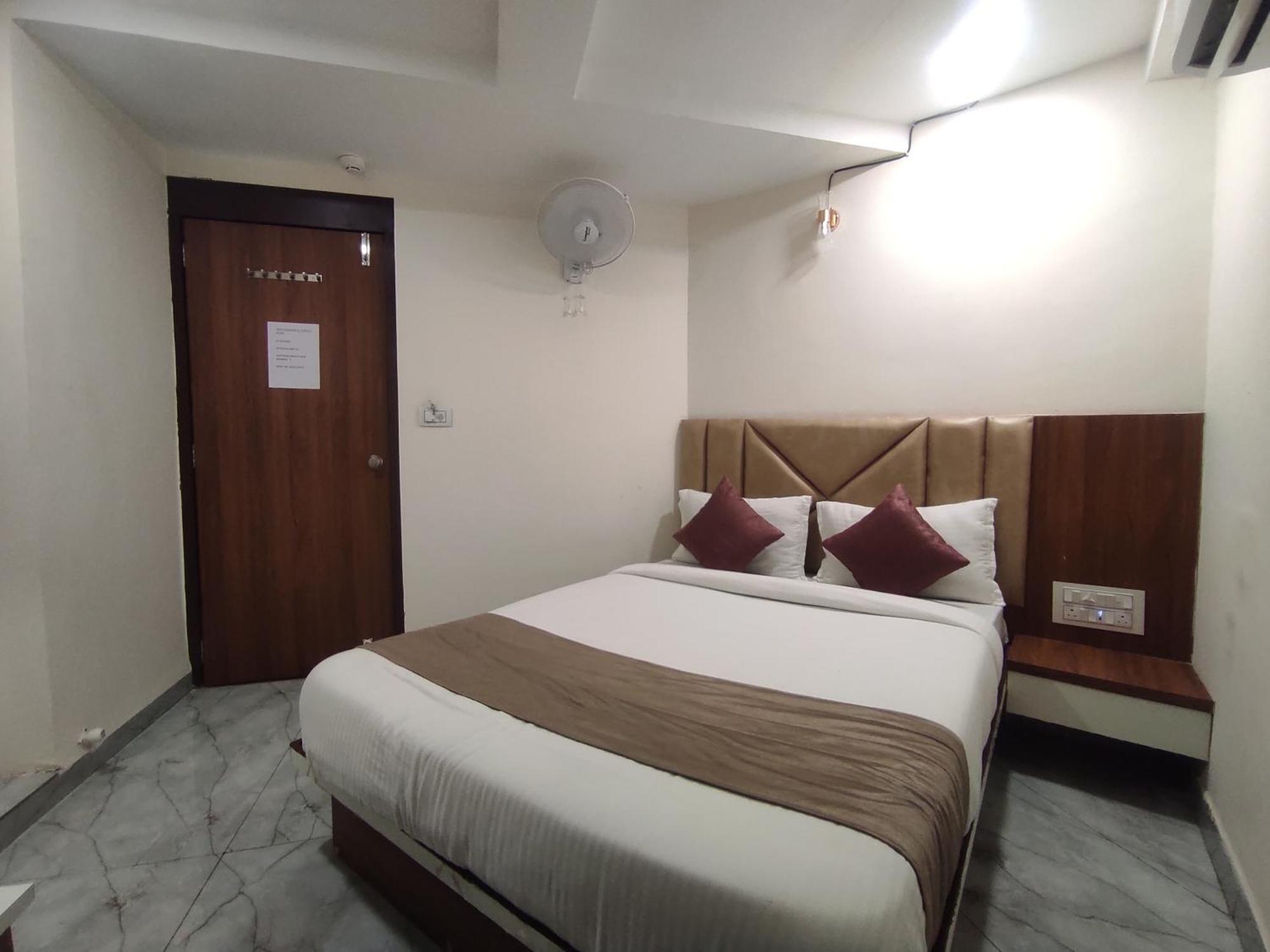 Hotel Earth Inn, Subhash Bridge, Rto Circle, Ahmedabad Ngoại thất bức ảnh