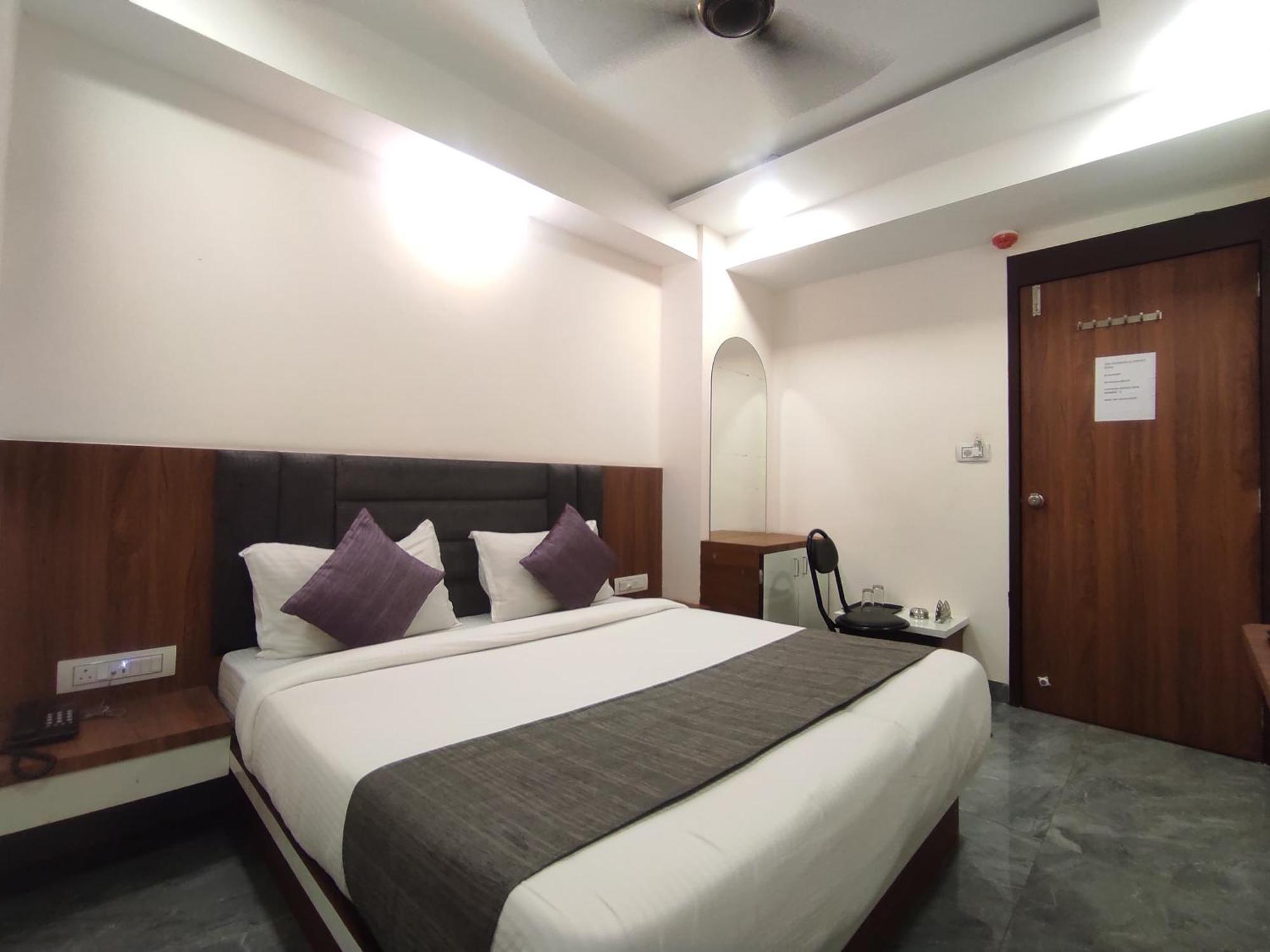 Hotel Earth Inn, Subhash Bridge, Rto Circle, Ahmedabad Ngoại thất bức ảnh