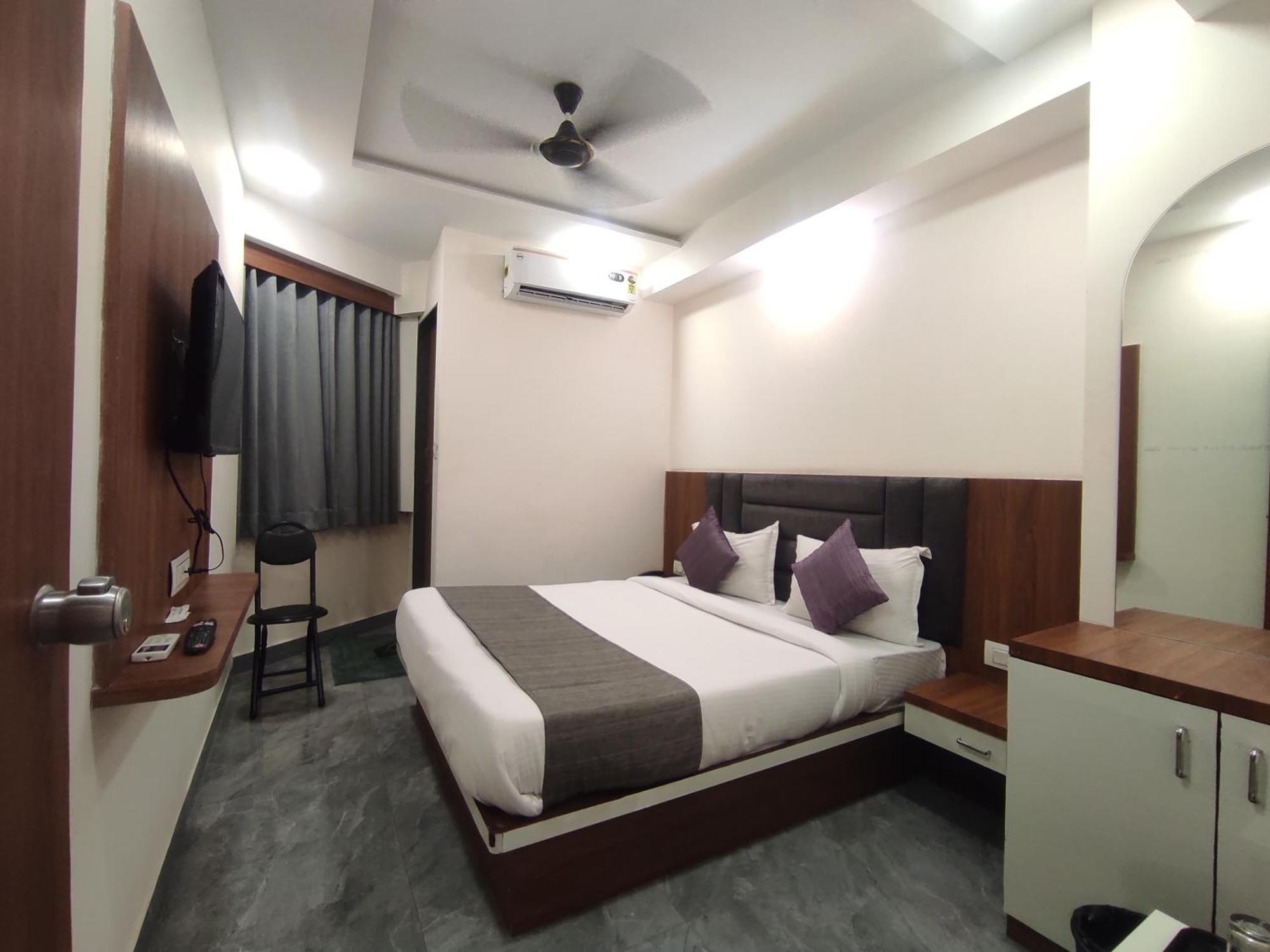 Hotel Earth Inn, Subhash Bridge, Rto Circle, Ahmedabad Ngoại thất bức ảnh