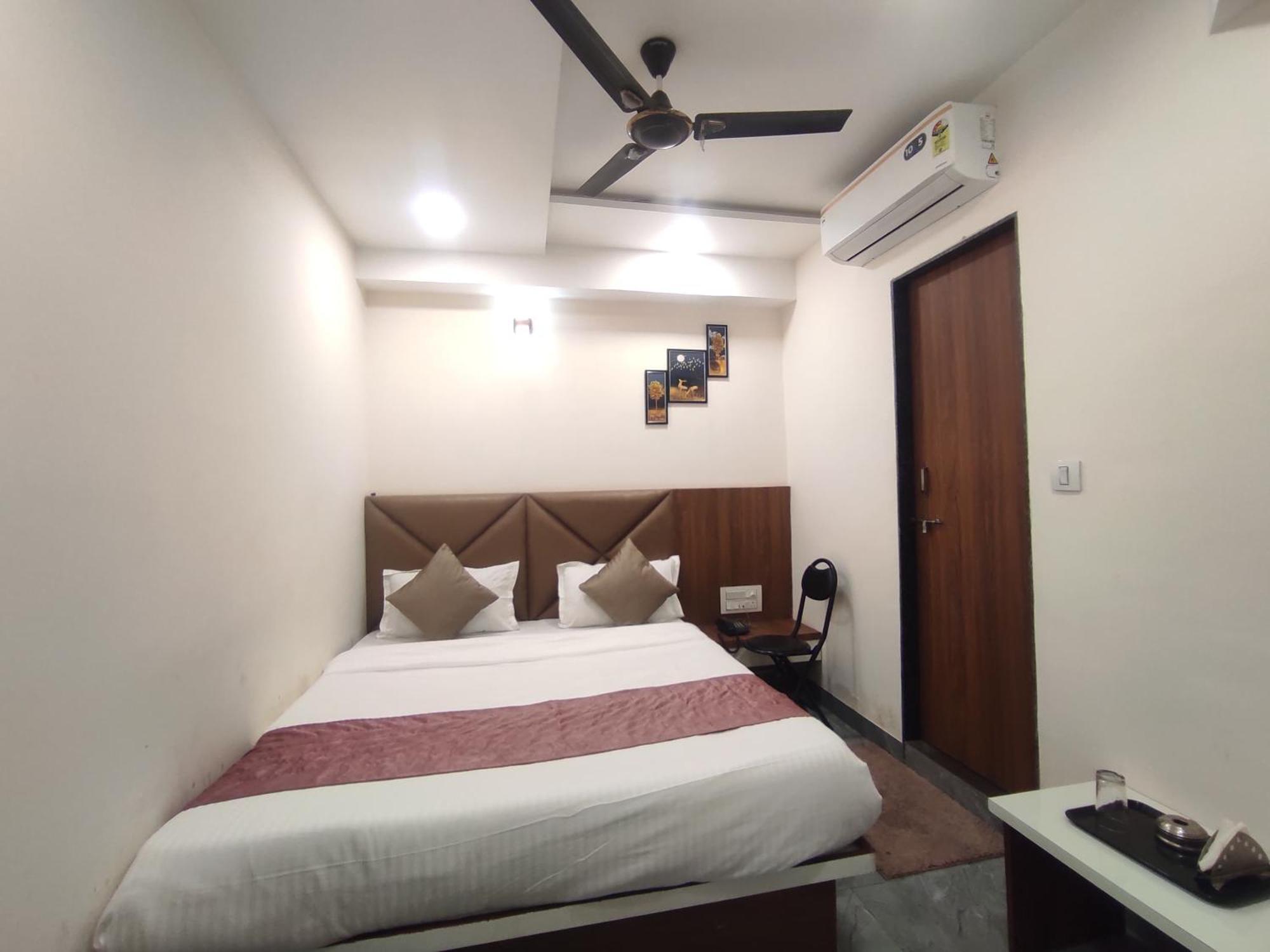 Hotel Earth Inn, Subhash Bridge, Rto Circle, Ahmedabad Ngoại thất bức ảnh