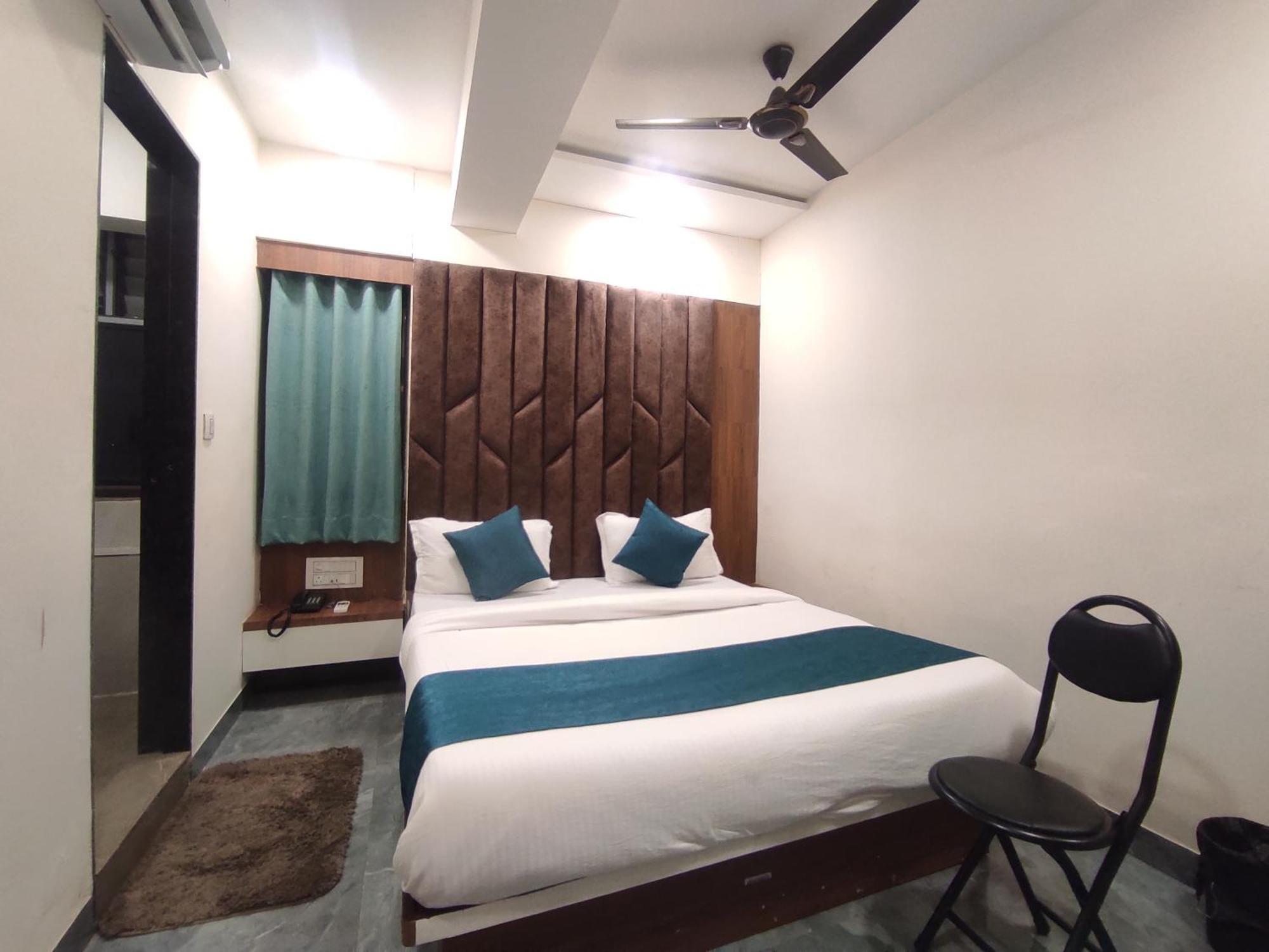 Hotel Earth Inn, Subhash Bridge, Rto Circle, Ahmedabad Ngoại thất bức ảnh