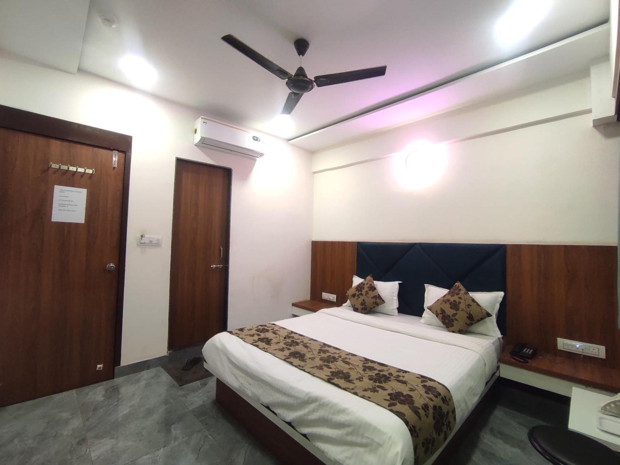 Hotel Earth Inn, Subhash Bridge, Rto Circle, Ahmedabad Ngoại thất bức ảnh