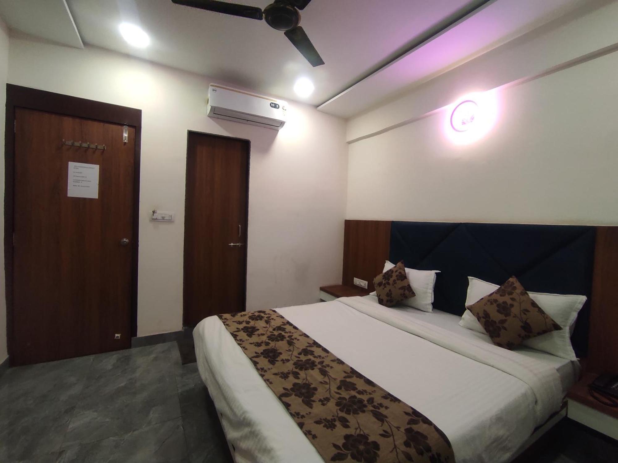 Hotel Earth Inn, Subhash Bridge, Rto Circle, Ahmedabad Ngoại thất bức ảnh